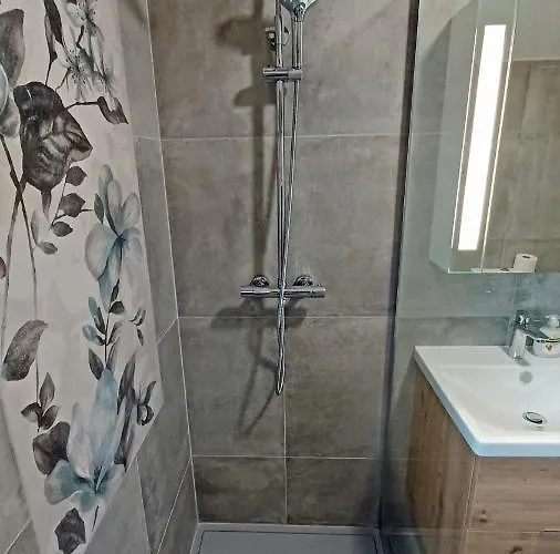 Douceur Du Soir - Duplex 45m2 - Terrasse - Jardinet - Wifi Fibre - A Pied