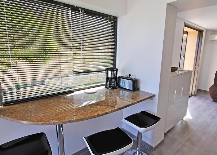 Douceur Du Soir - Duplex 45m2 - Terrasse - Jardinet - Wifi Fibre - A Pied *